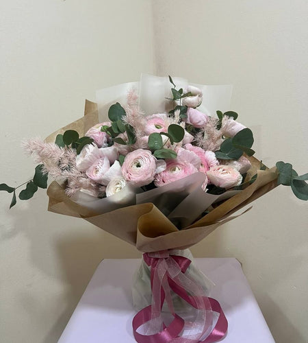 Delicate bouquet / باقة رقيقة