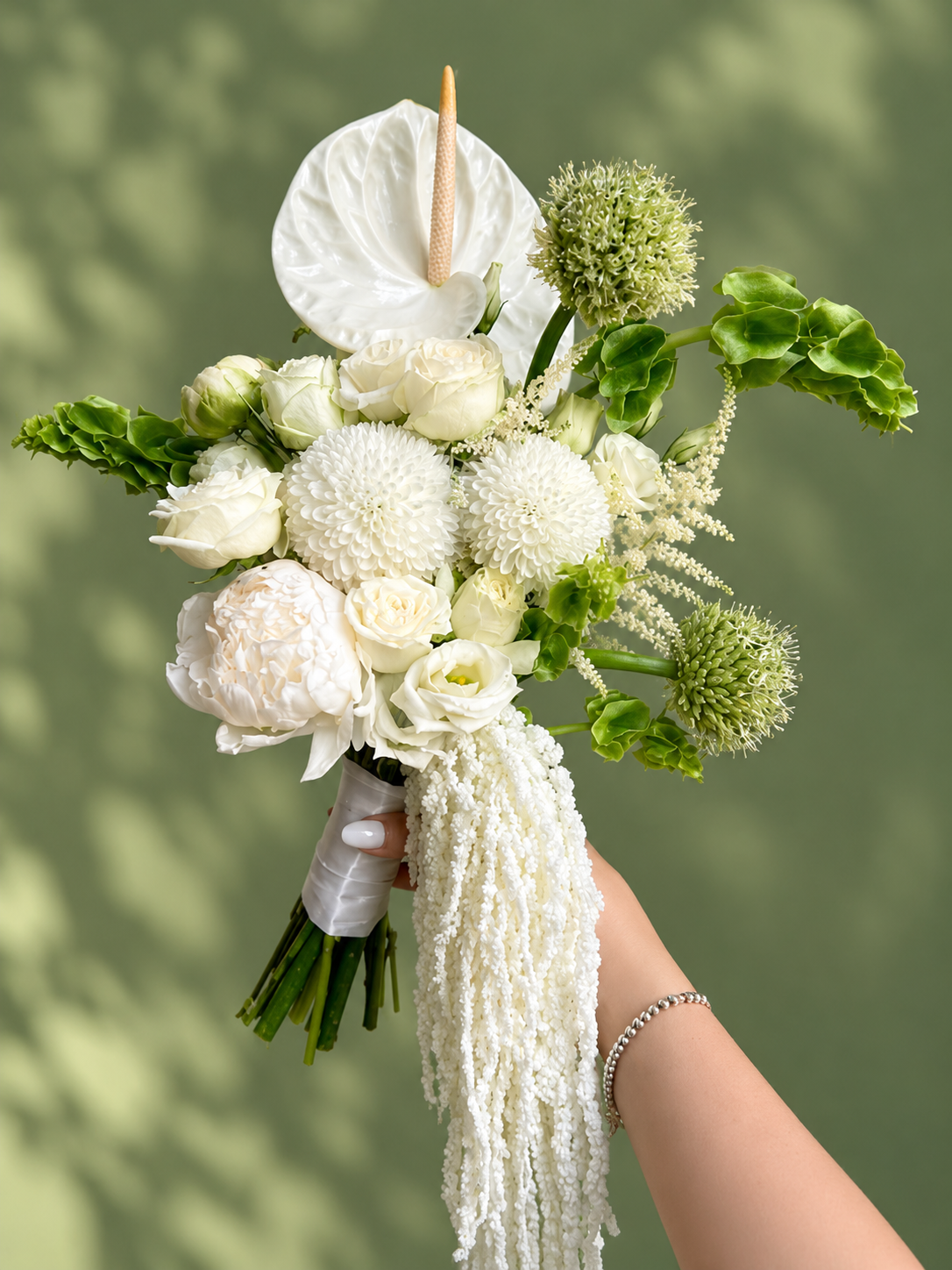Luxury White & Green Bridal Bouquet باقة العروس الفاخرة باللونين الأبيض والأخضر
