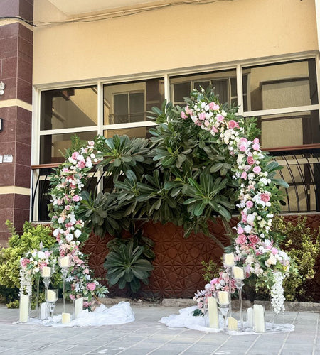 Wedding arch in a classic color