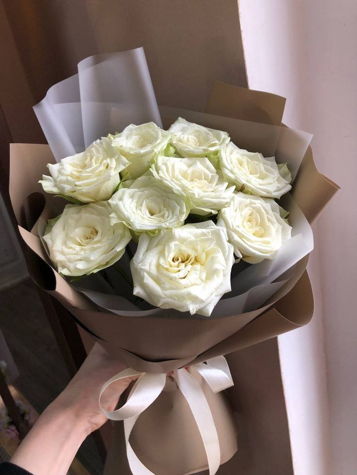 9 وردة بيضاء