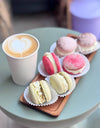 Coffee with macaroons / القهوة مع الماكرون