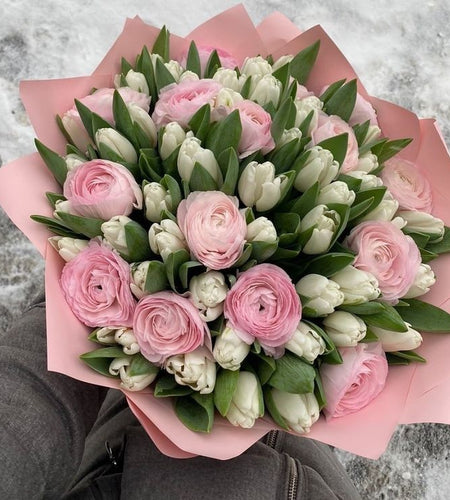 Ranunculus with tulip